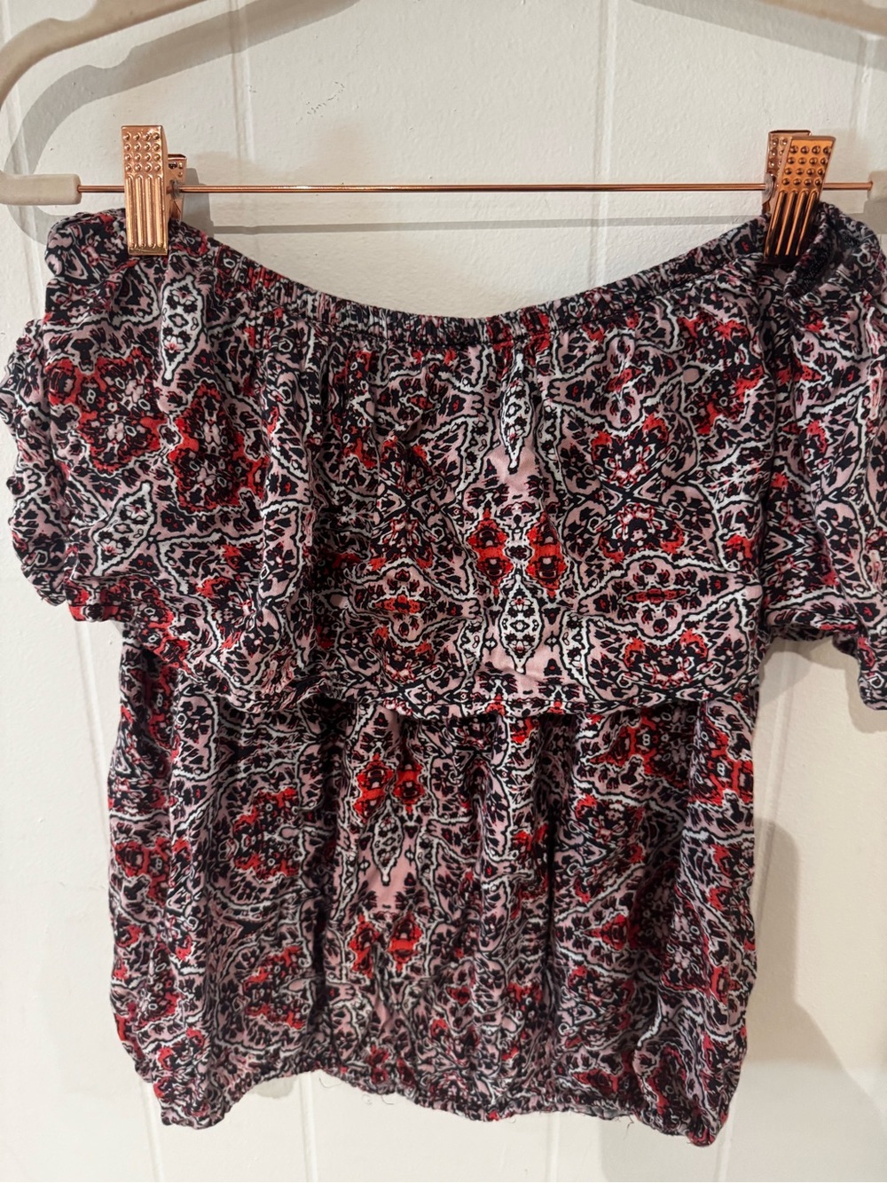 EVEREVE Roan + Ryan Off-Shoulder Floral Print Women’s Top — Pink & Red